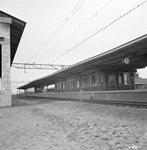 153153 Gezicht op het perron van het N.S.-station Krommenie-Assendelft te Krommenie.